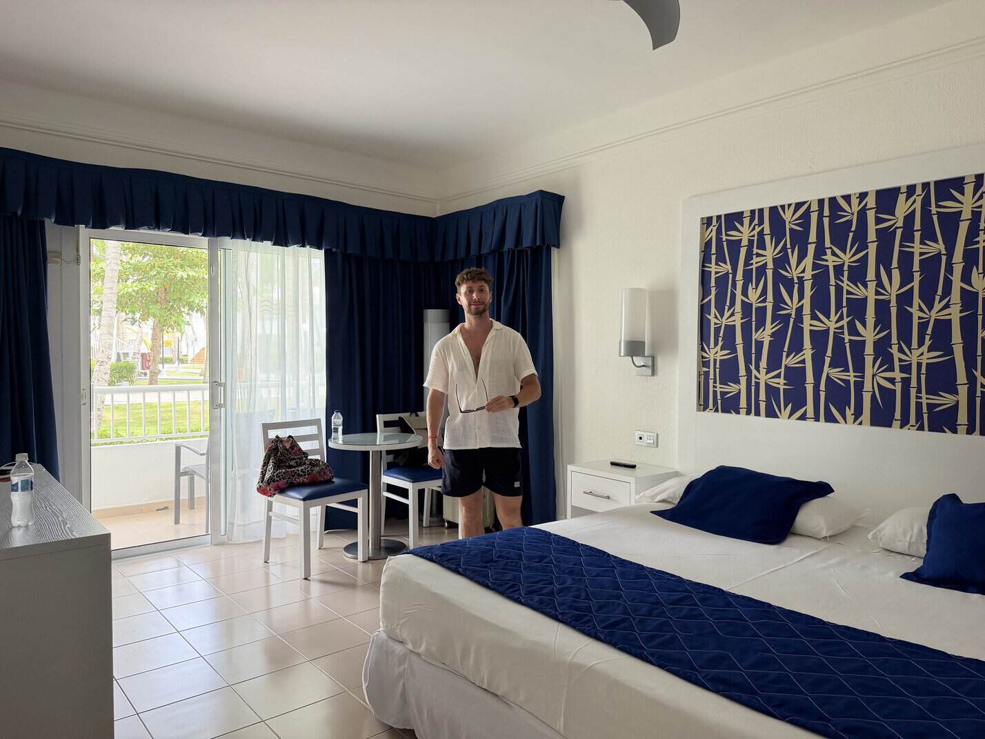 Habitación de 28 metros cuadrados del RIU Bambú