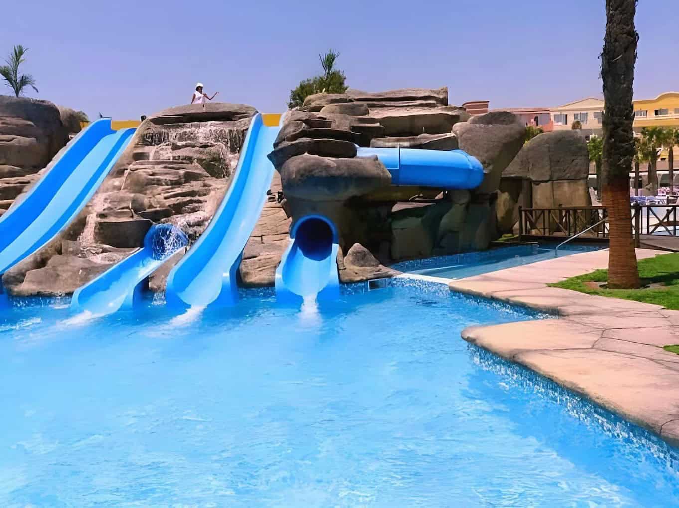 Piscina del Mediterráneo Bay Resort en Roquetas de Mar