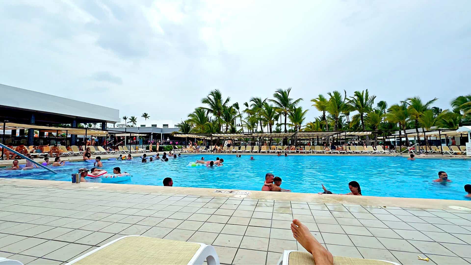 Una de las piscinas del RIU Bambú
