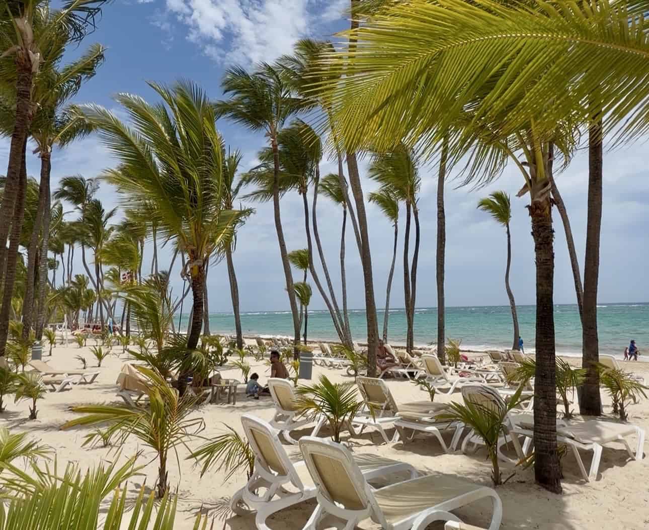 Agua limpia en la playa del RIU Bambú, en Arena Gorda