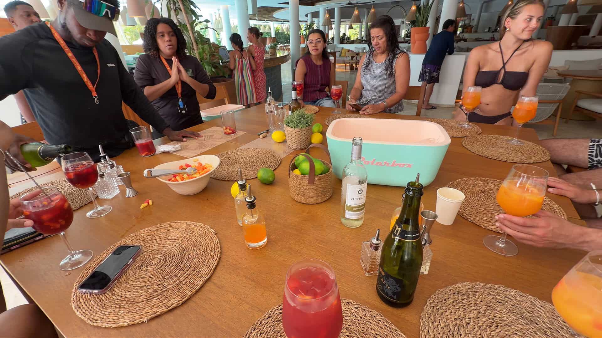 Taller de coctelería en el ZEL Punta Cana