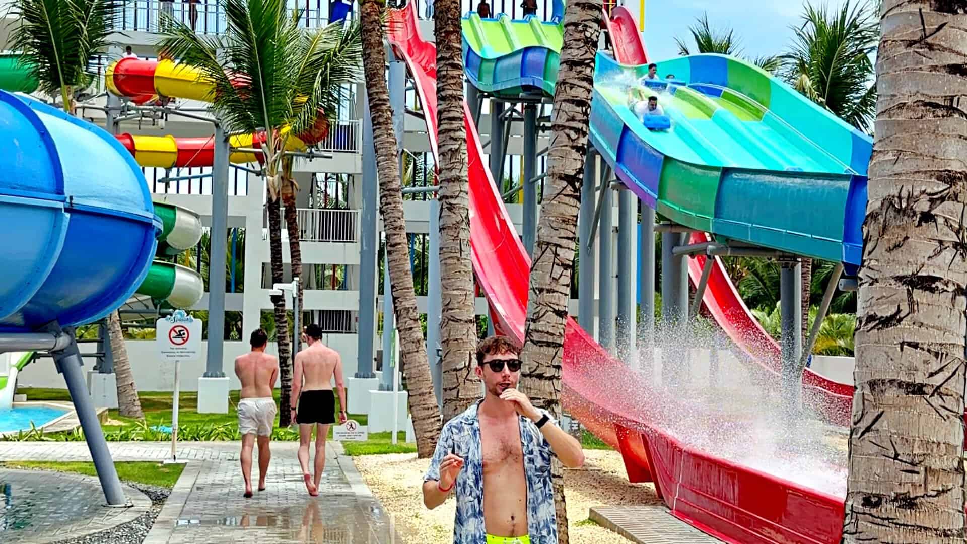 Toboganes del parque acuático RIU compartido entre varios hoteles de la cadena