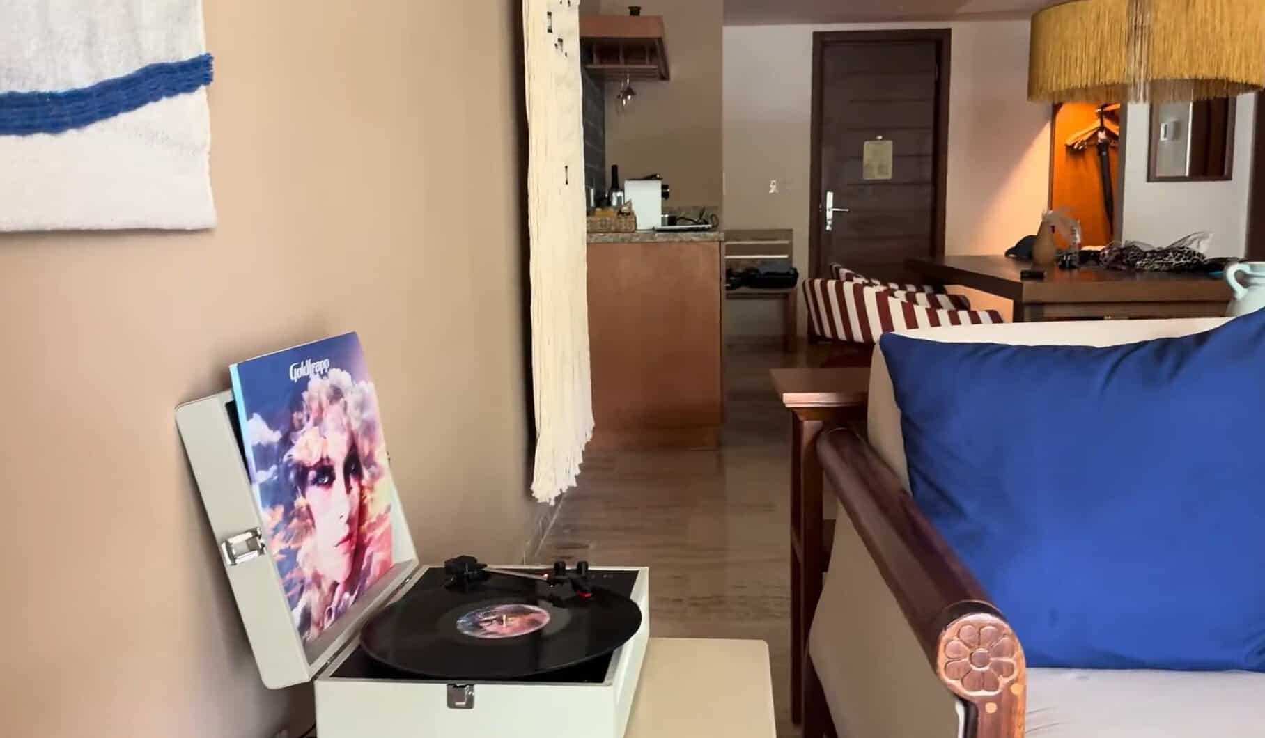 Tocadiscos en la habitación del ZEL Punta Cana