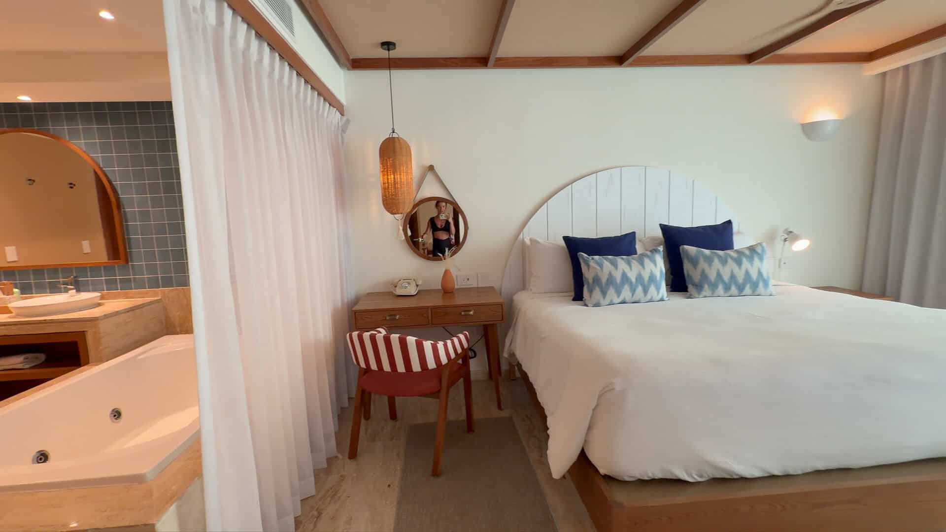 Bañera de hidromasaje del baño de la habitación del ZEL Punta Cana