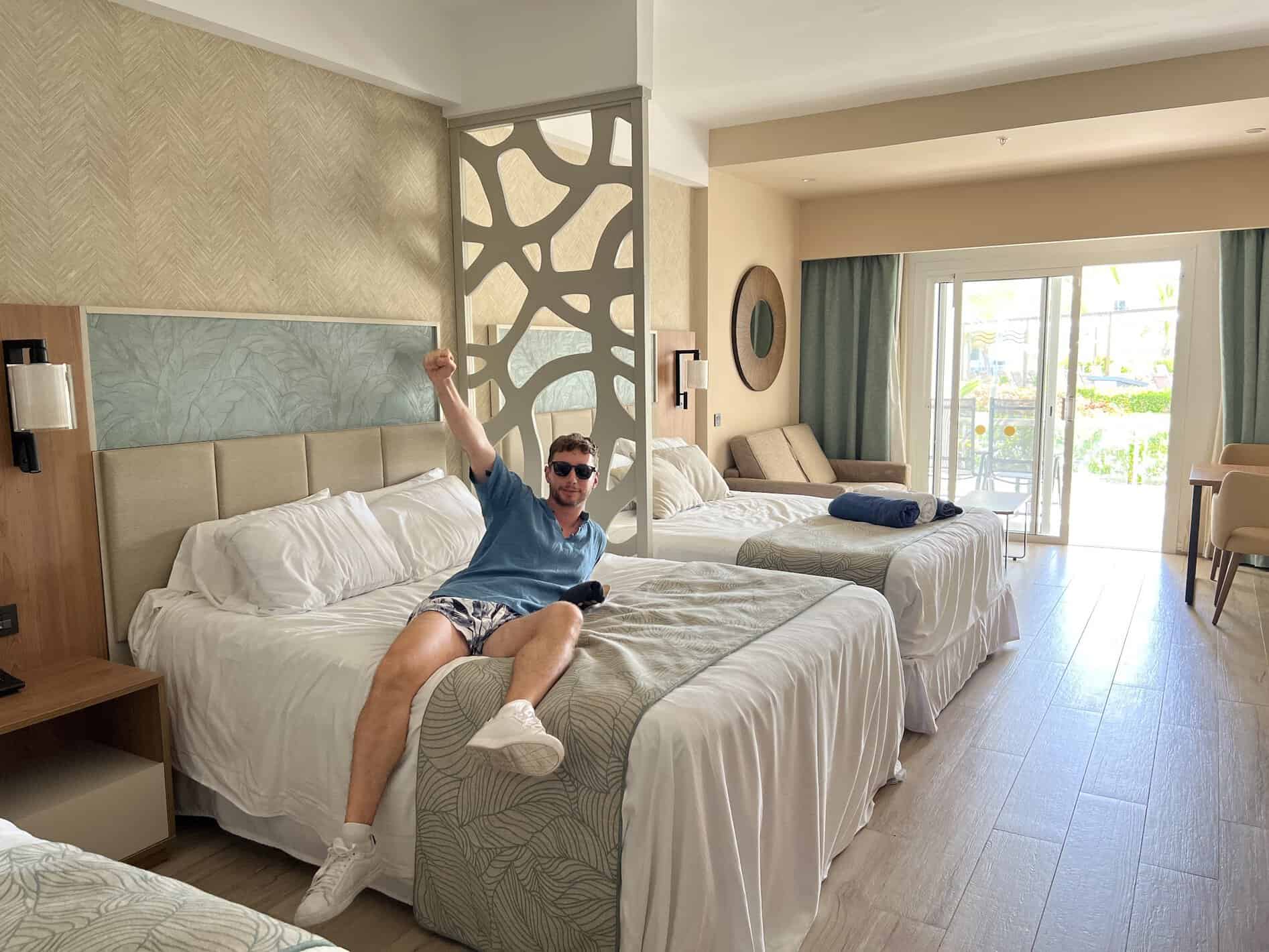 Habitación Friends and Family con tres camas en el RIU Palace Bávaro