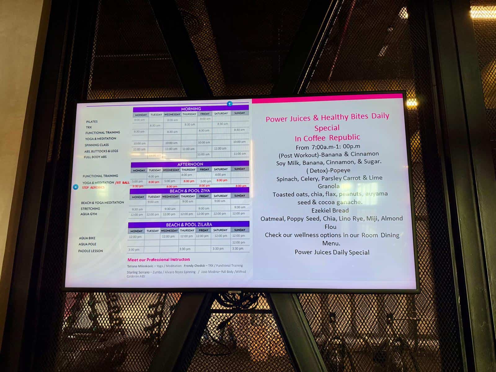Cartel con los horarios de actividades del Hyatt Zilara Cap Cana