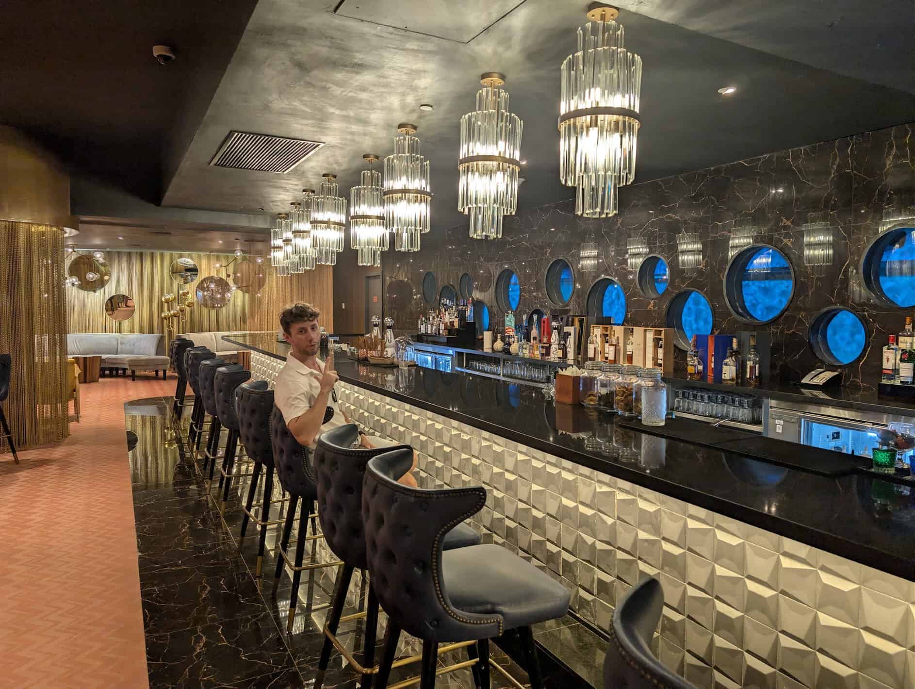 Martini bar inspirado en James Bond del Hyatt Zilara Cap Cana