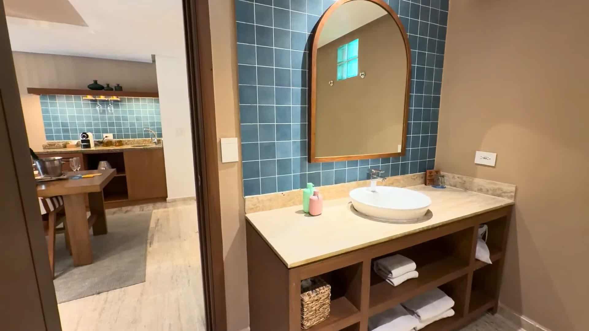 Lavabo del baño de la habitación del ZEL Punta Cana