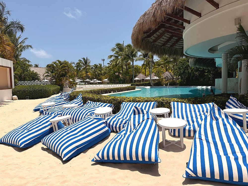 Zonas chill out y camas balinesas del ZEL Punta Cana