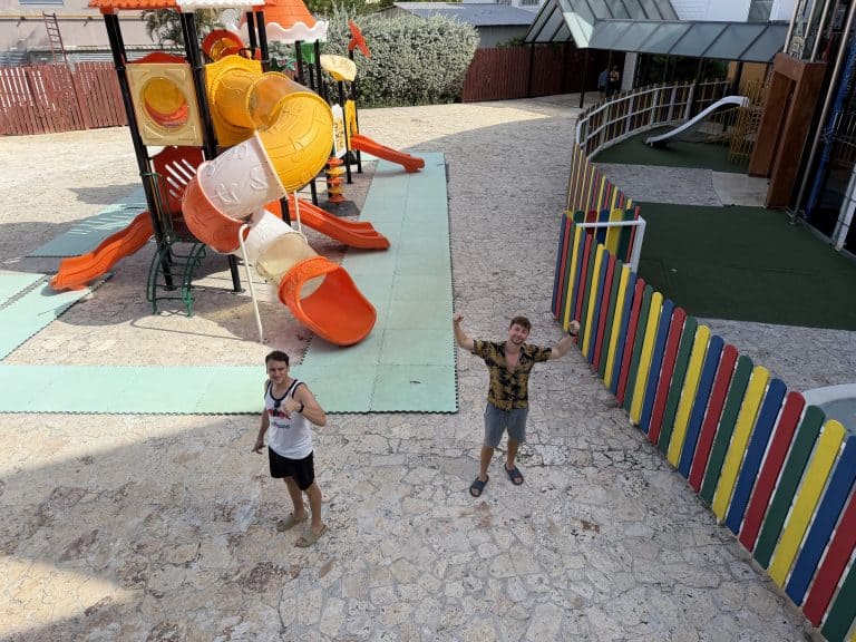 Parque exterior del miniclub del Sunscape Coco Punta Cana, con toboganes