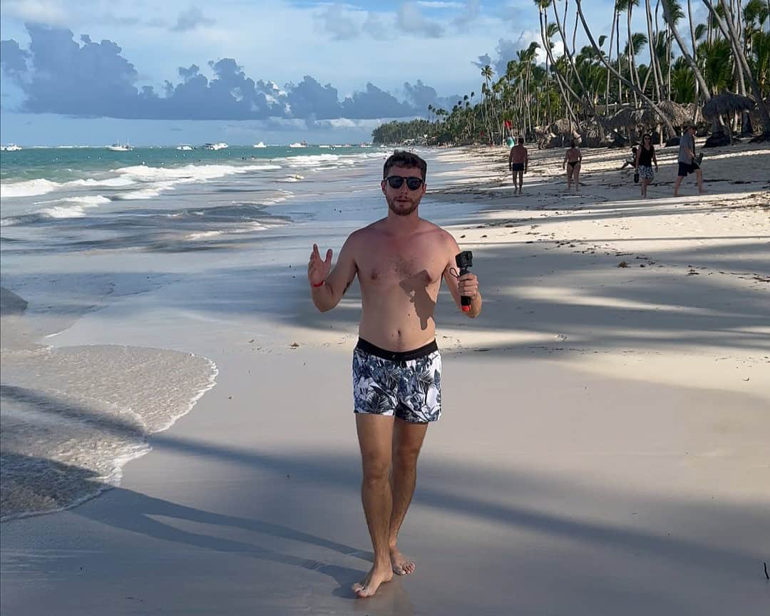 Playa ancha y limpia del Occidental Punta Cana en octubre