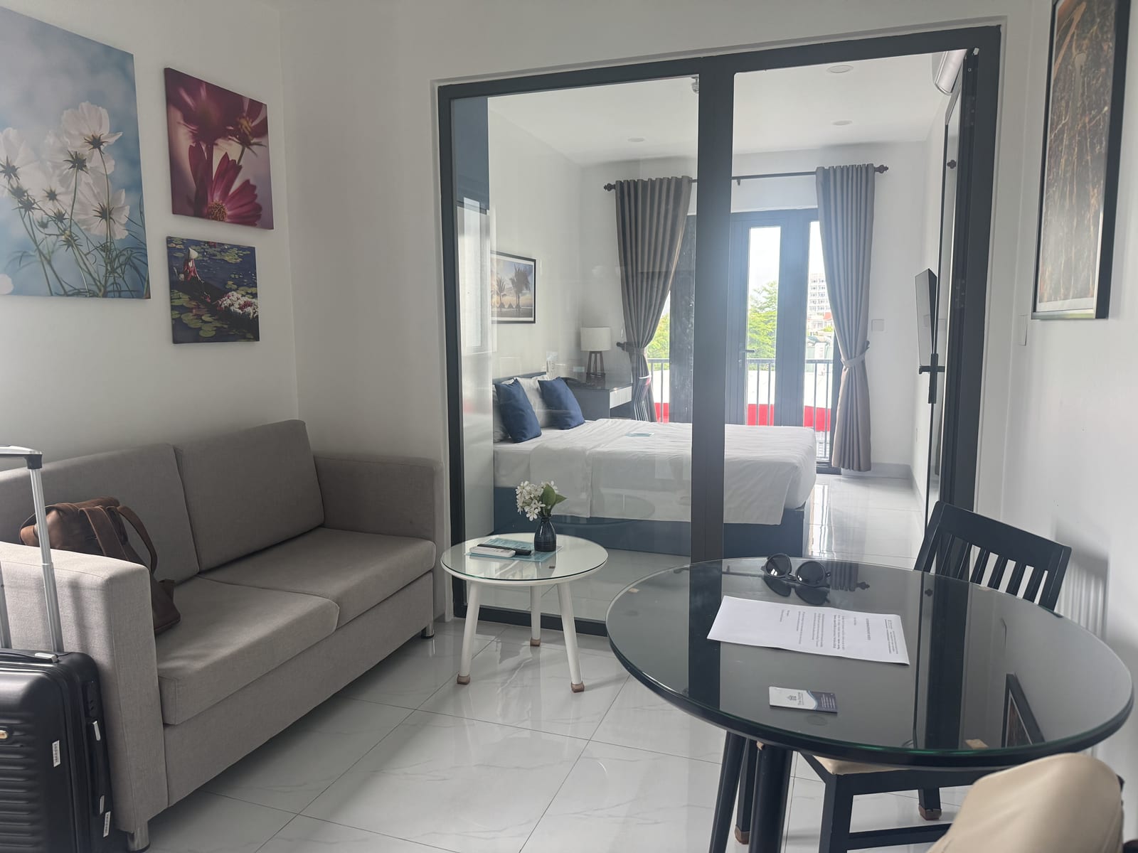 El salón del apartamento de The Home Hotel, en An Hải