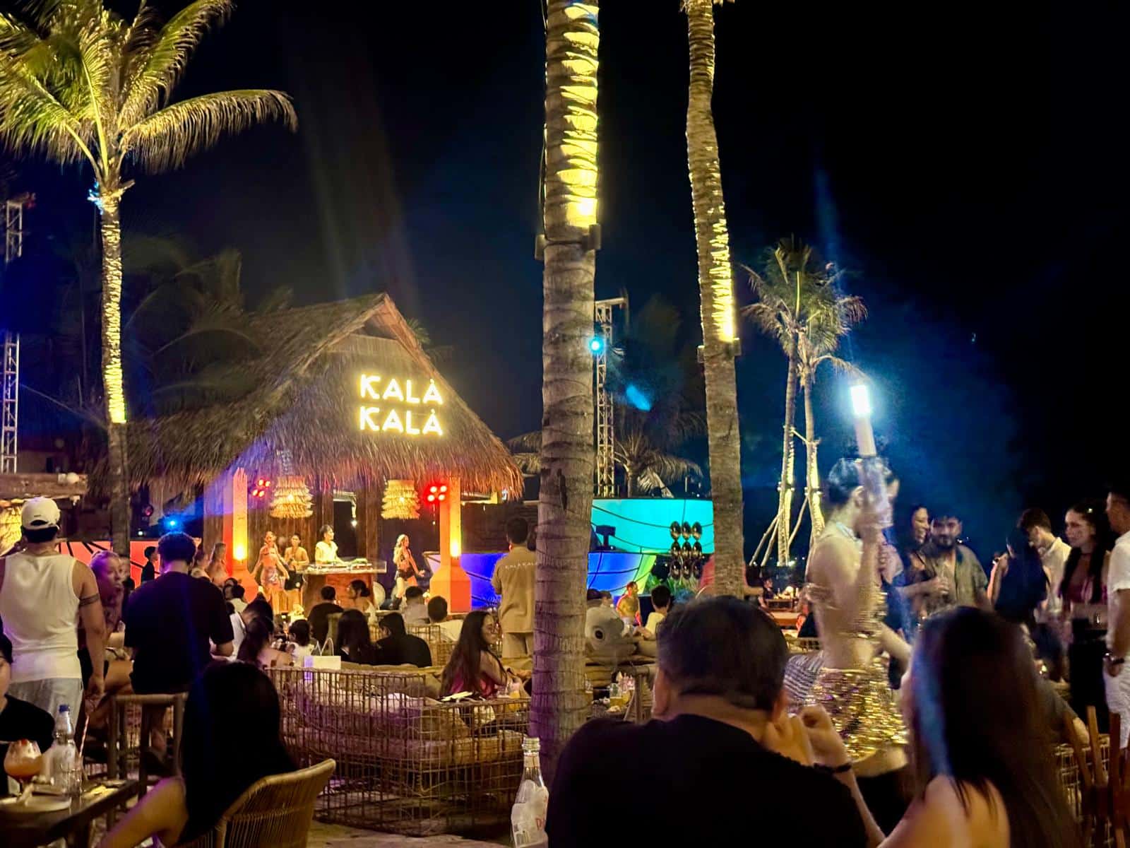 El beach club Kala Kala de Da Nang, de noche