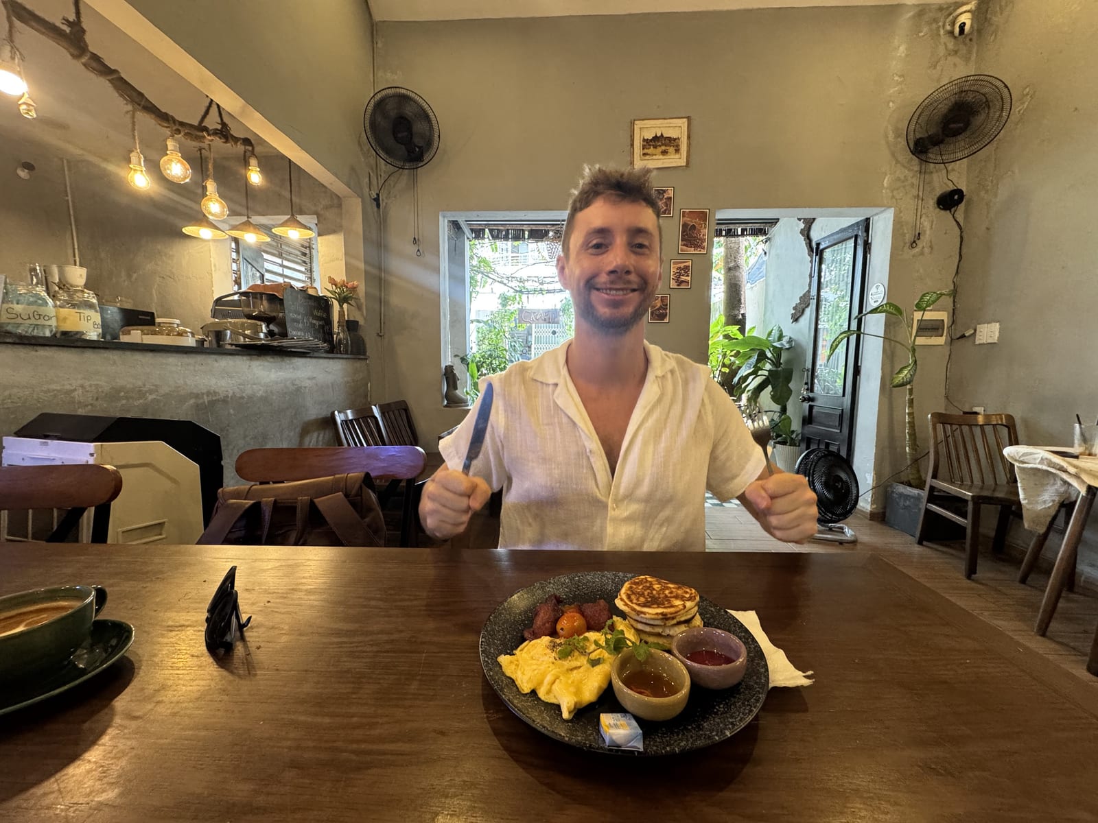 Desayuno en una cafetería de Mỹ Khê que tiene opciones sin gluten