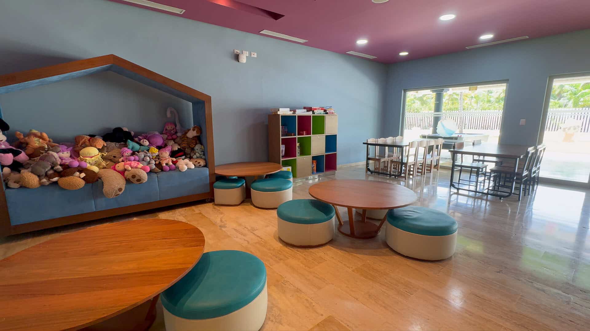 Sala de manualidades del miniclub del Meliá Caribe Punta Cana
