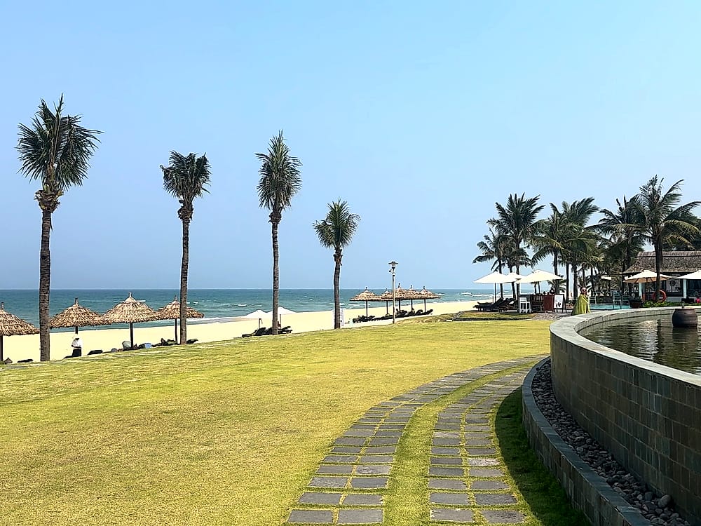 Playa de Non Nuoc con palmeras, delante del Meliá Danang