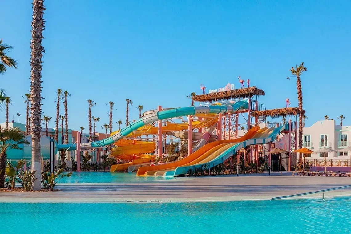 Parque acuático con toboganes del ON City Resort en Matalascañas