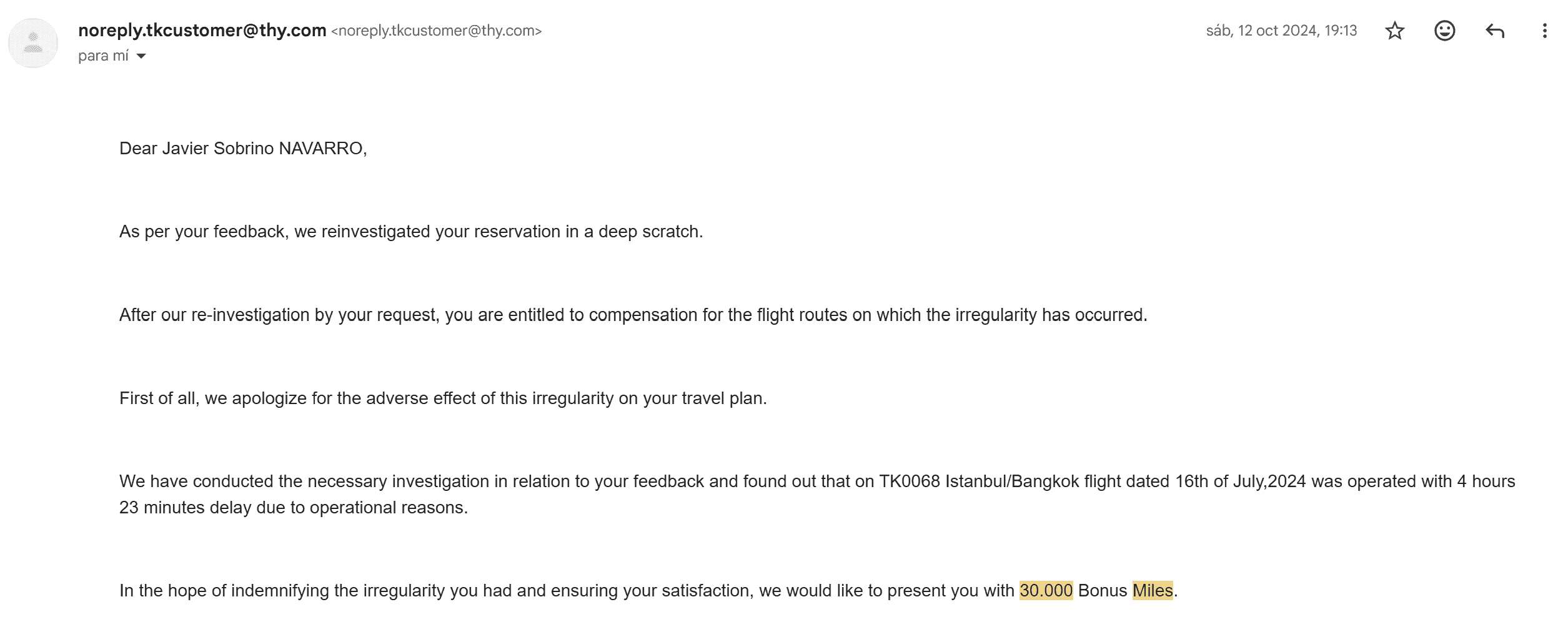 Correo de Turkish Airlines que reconoce 4 horas y 23 minutos de retraso en el vuelo TK68 Estambul-Bangkok y ofrece 30.000 millas como compensación