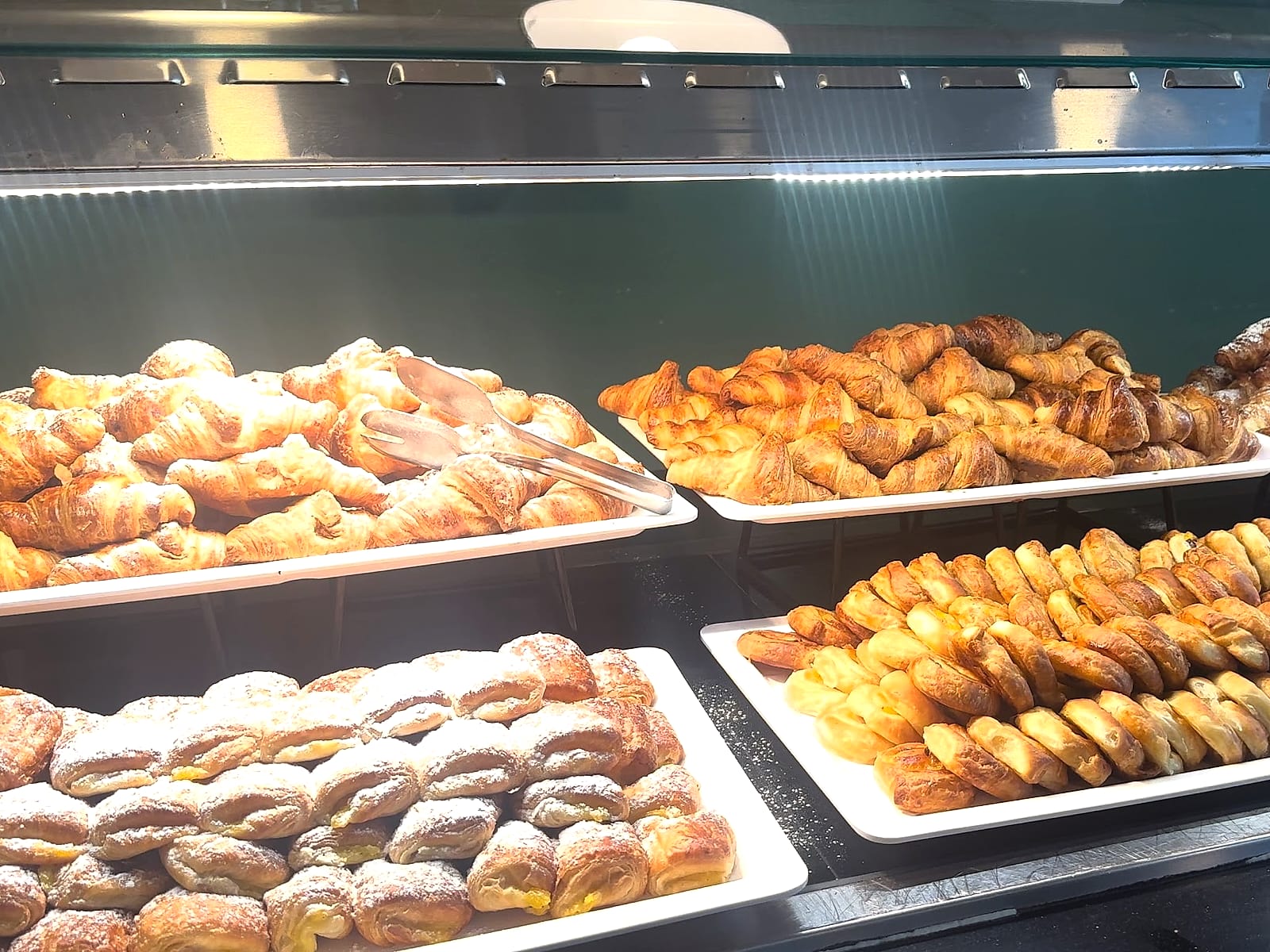 La bollería del desayuno del Alua Golf Trinidad