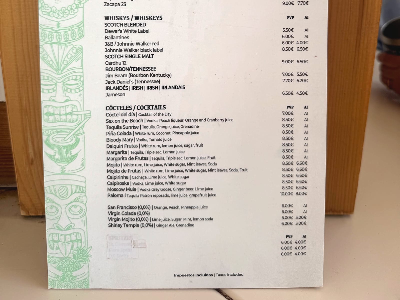 La carta del bar del AluaSun Doblemar, con lo que entra en el todo incluido y lo que se paga aparte