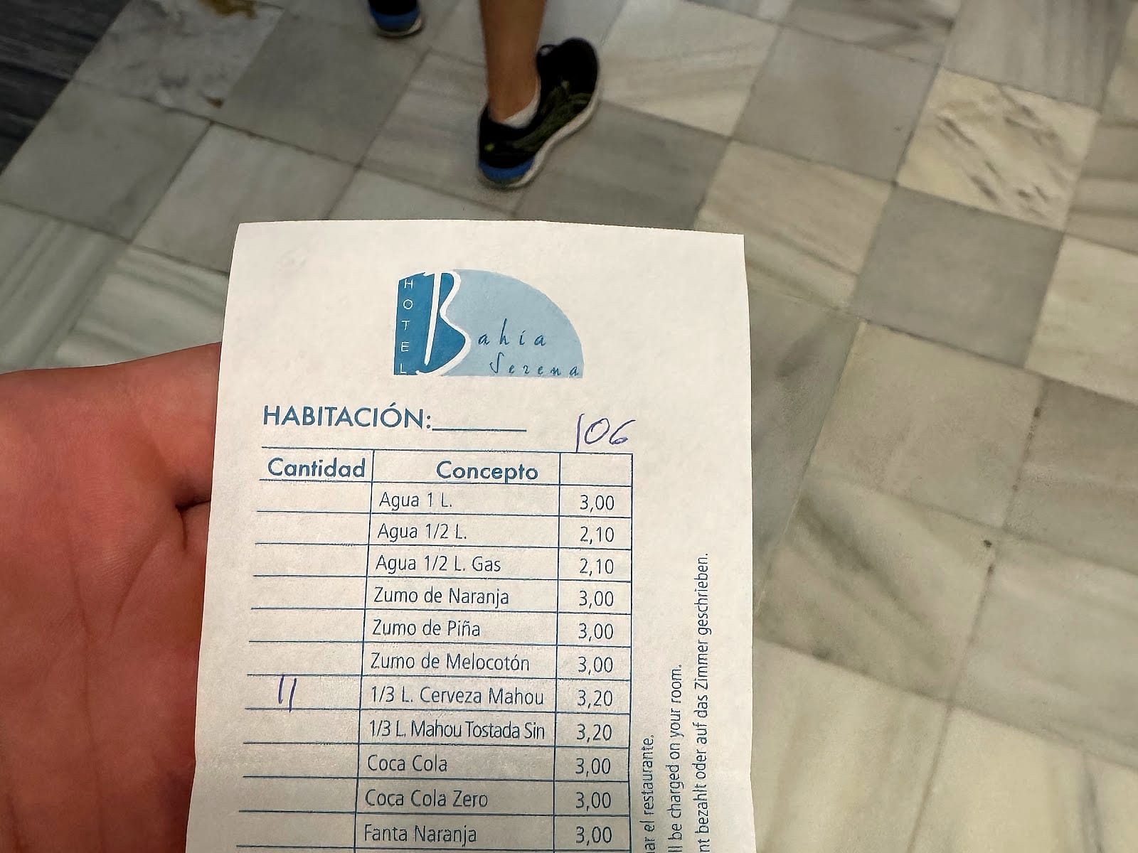 Lista de precios de las bebidas del comedor del Hotel Bahía Serena