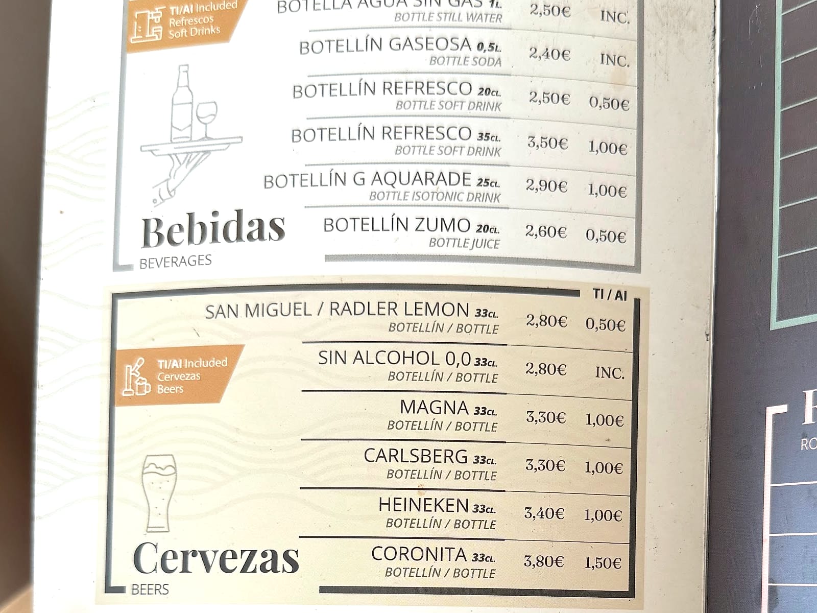 La carta de bebidas del Best Sabinal, con los precios del agua y de las cervezas