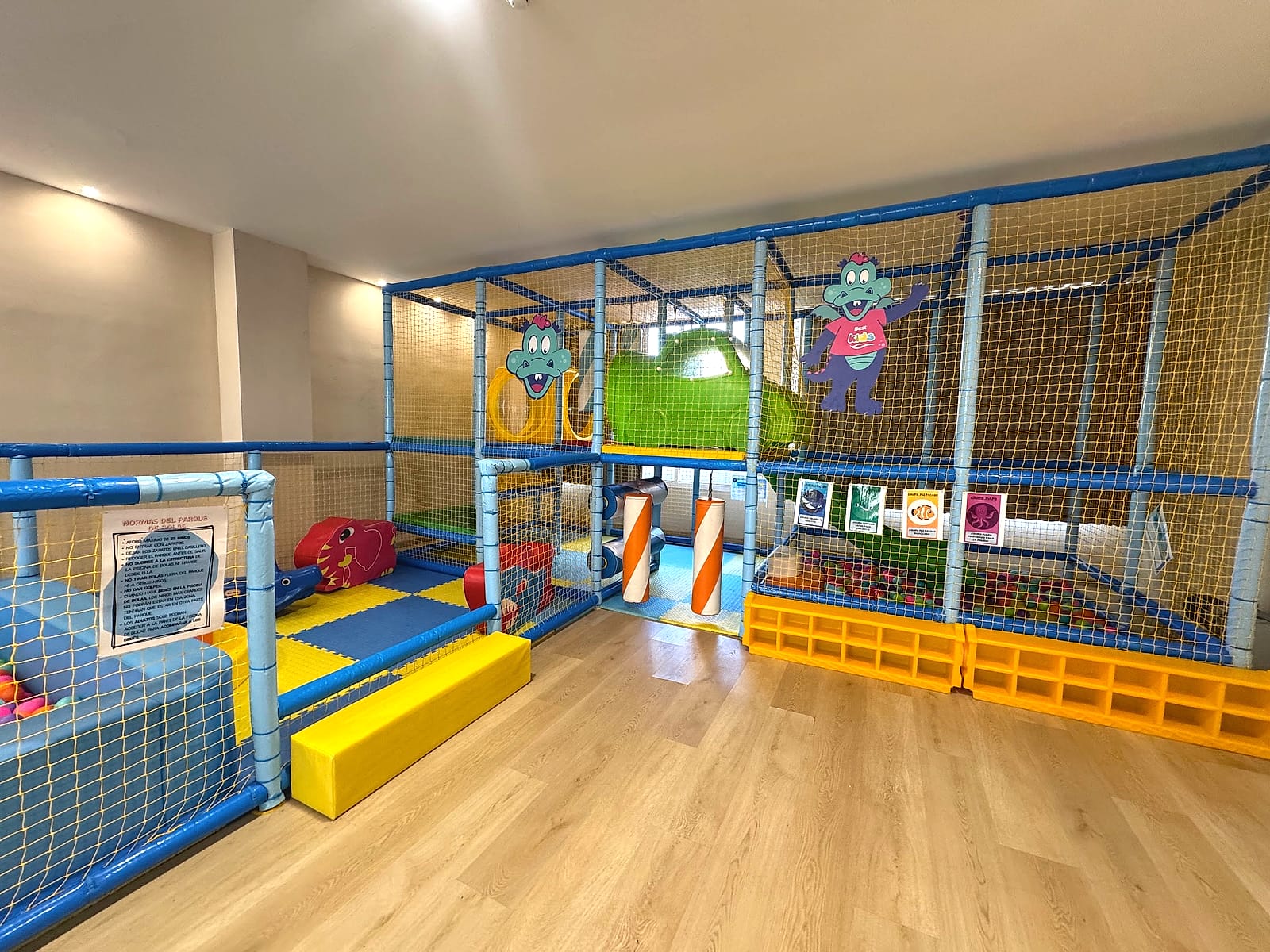 El parque de bolas interior del miniclub del Best Sabinal