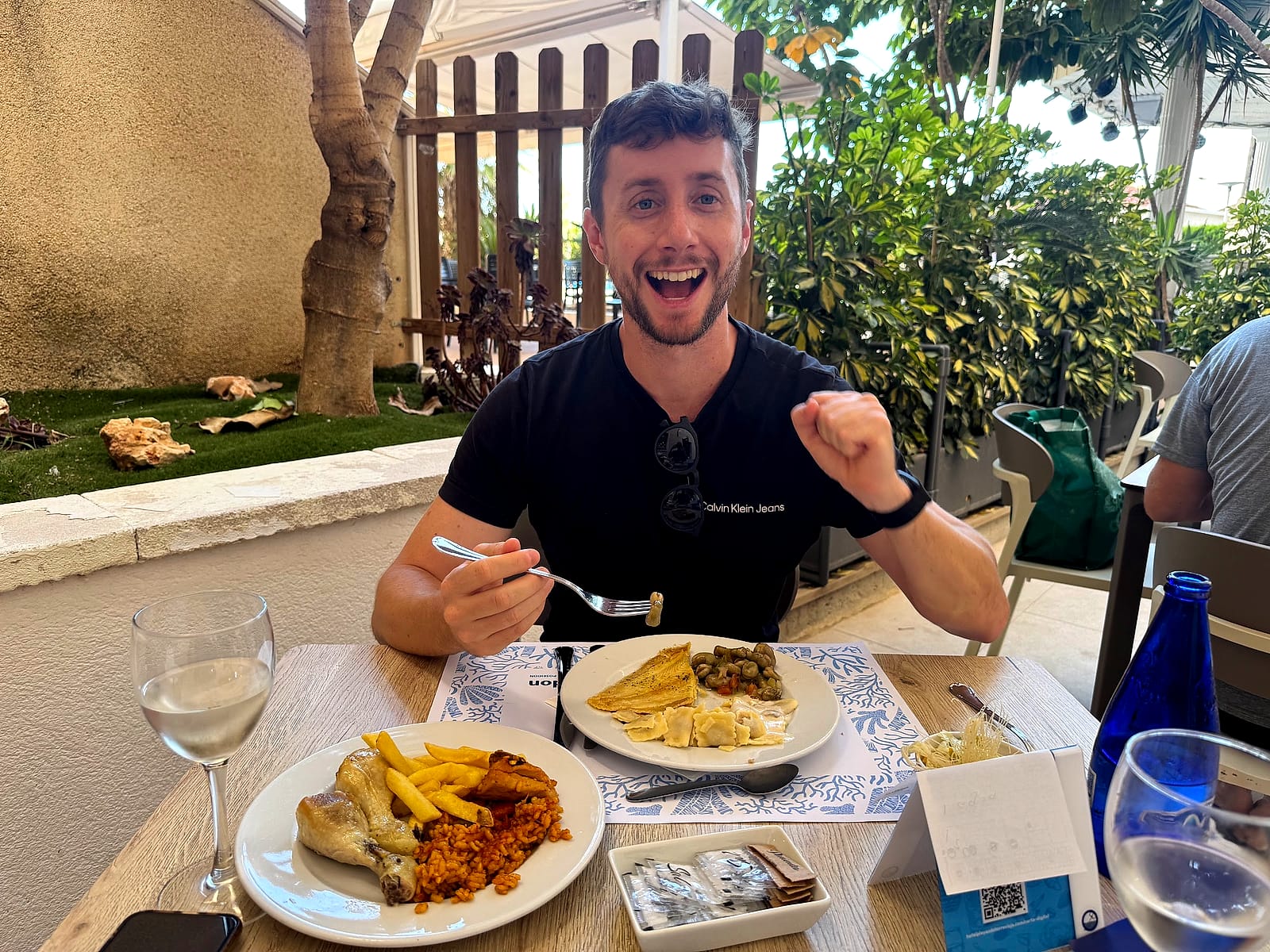 Javier Sobrino en el almuerzo del Hotel Playas de Torrevieja, en la terraza del restaurante