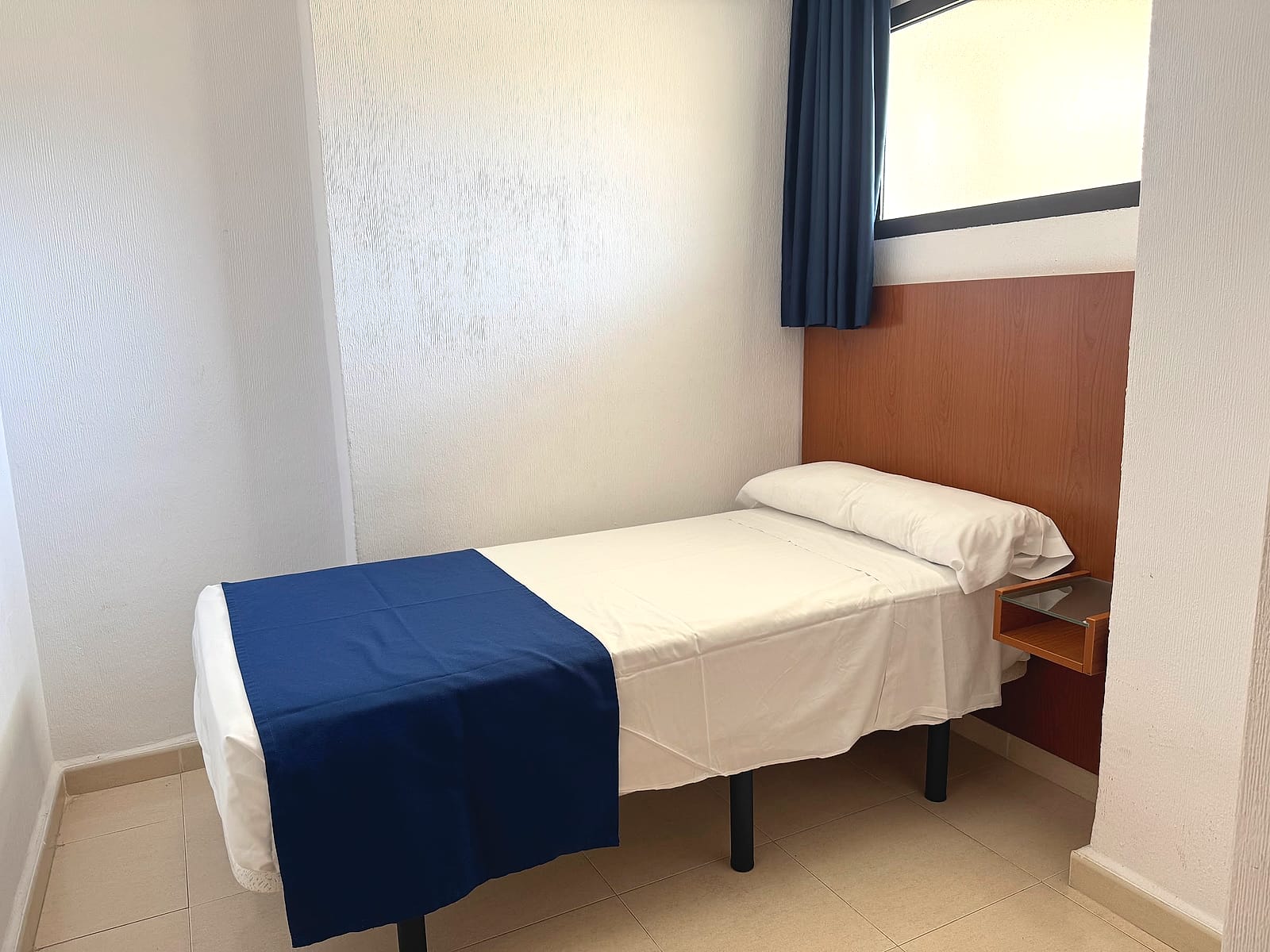 Una de las camas individuales de la habitación familiar del Hotel Playas de Torrevieja