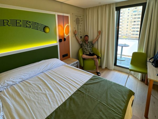 Habitación del Hotel Magic Sports - Descubriendo Viajes